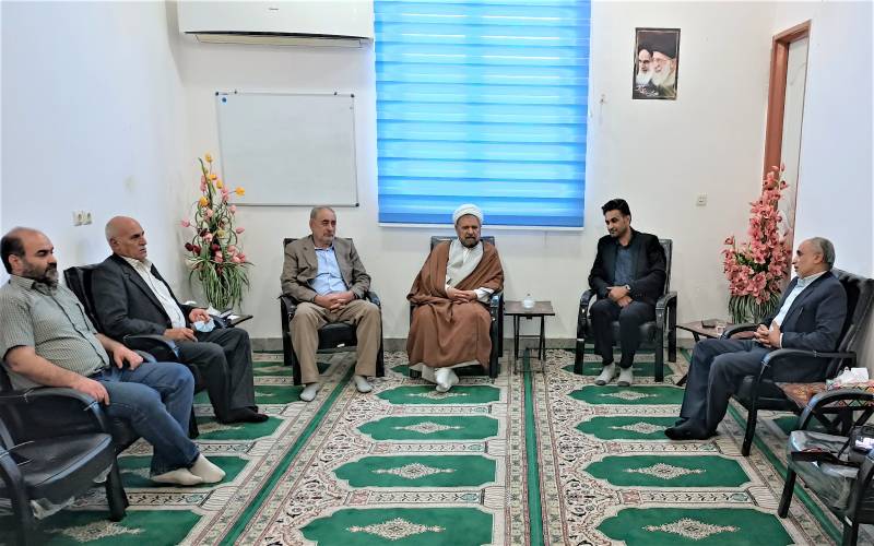 دیداررئیس و هیئت رئیسه اتاق اصناف شهرستان جیرفت با امام جمعه و نماینده محترم ولی فقیه